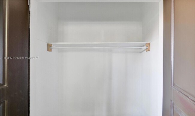 Building Photo - 3100 NE 56th Ct