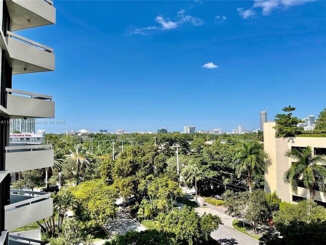 Building Photo - 2501 Brickell Ave