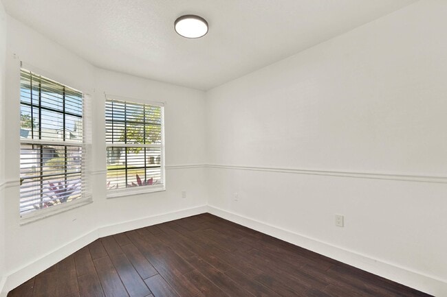 Building Photo - Charming 2-Bedroom + Bonus Room/Loft, 2-Bath Townhome Retreat in Conway!