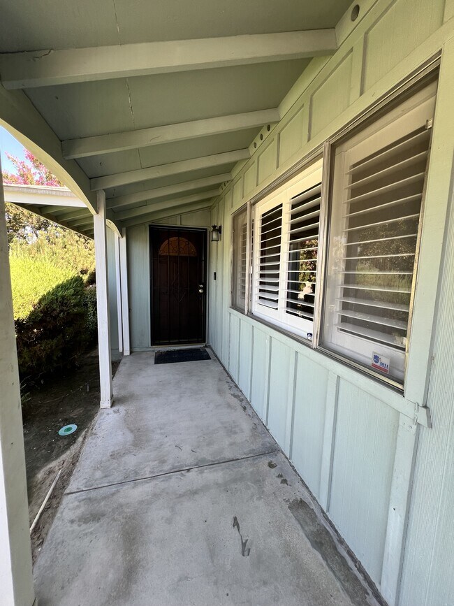 Building Photo - 500 River Oaks Dr