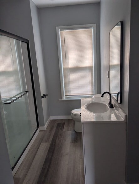 Building Photo - 1219 Burton St