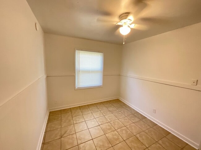 Building Photo - ****Rent Special***** 50% off the first rent charge payment. Ask for details!