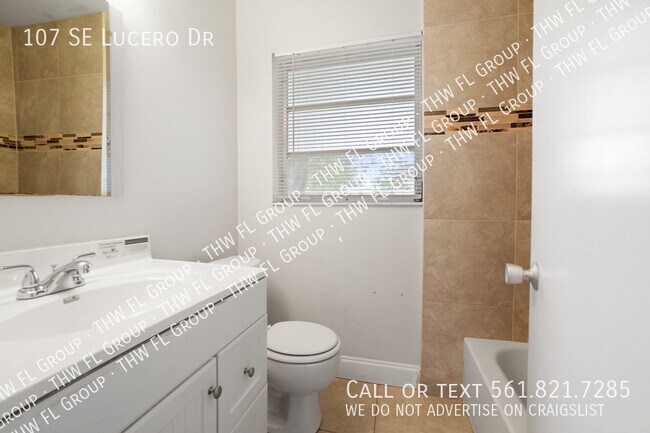 Building Photo - 107 SE Lucero Dr