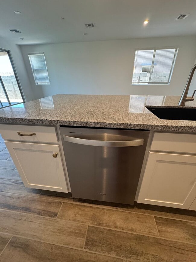 Building Photo - BRAND NEW 4 BEDROOM IN NORTHPOINTE