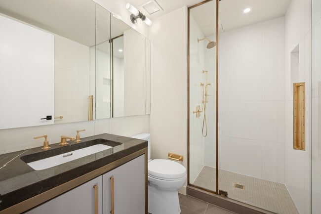 Building Photo - 500 W 21st St