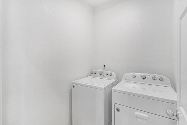 Building Photo - 221 Jackson Dr