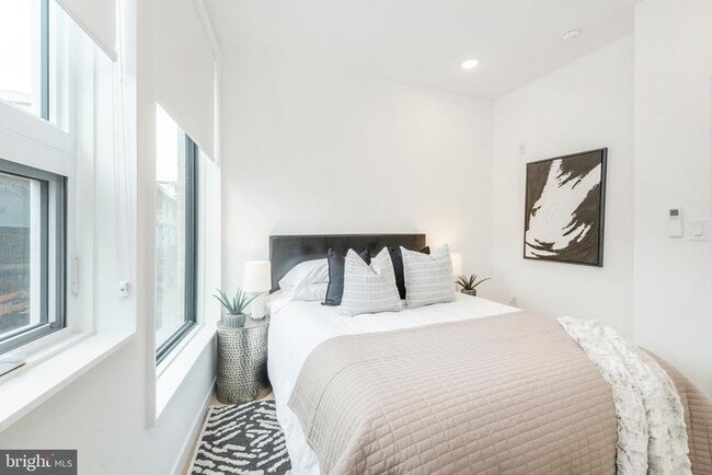 Building Photo - 1131-39 N Front St