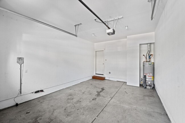Building Photo - Close proximity to Old Mill District and downtown