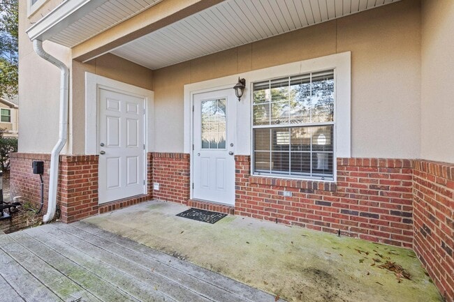 Building Photo - 528 Maple Ave