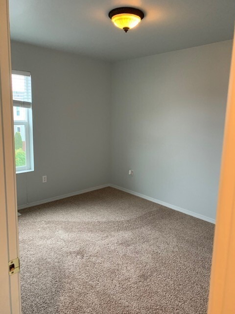 Building Photo - 3 Bedroom + Den and Loaded with Upgrades