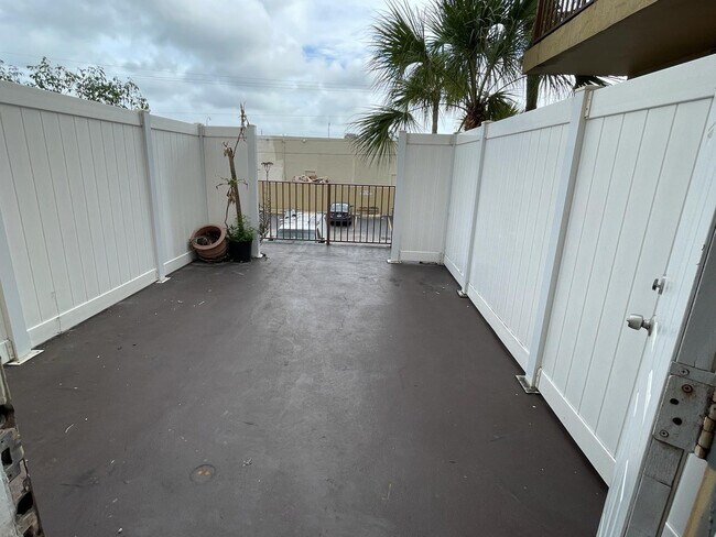 Building Photo - 4121 NW 26th St