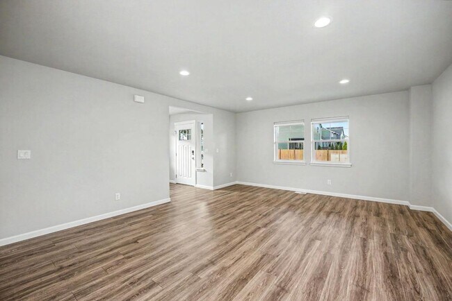 Building Photo - Modern Yelm Home Built in 2023, Walk-In Closets, Deep Storage & Neighborhood Park!