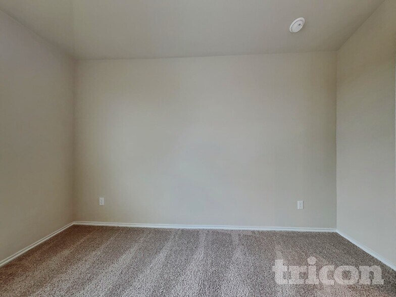 Building Photo - 5217 Sidesaddle Dr