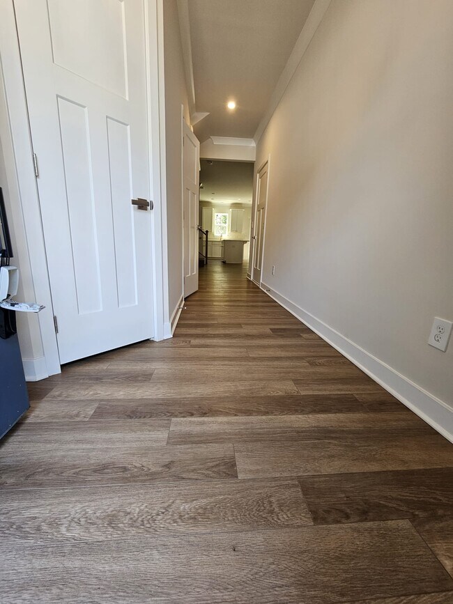 Building Photo - 53 Connaught Ct