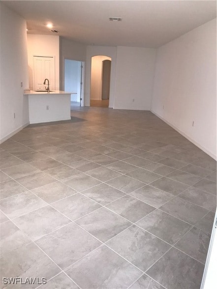 Building Photo - 2016 Vermont Ln