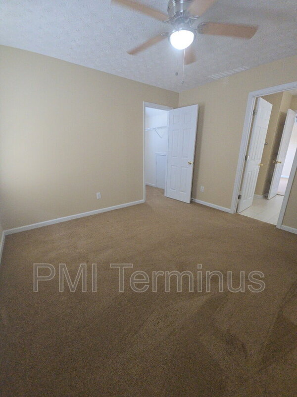 Building Photo - 6122 Farmwood Way SE