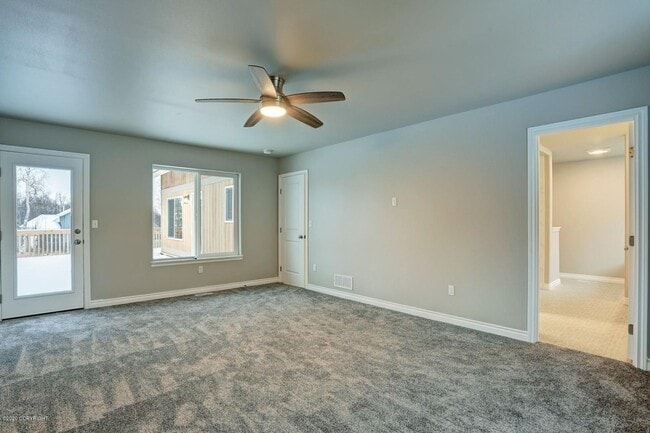 Building Photo - Live in luxury and style in this new, modern 4 bedroom home with upgraded everything, mountain vi...