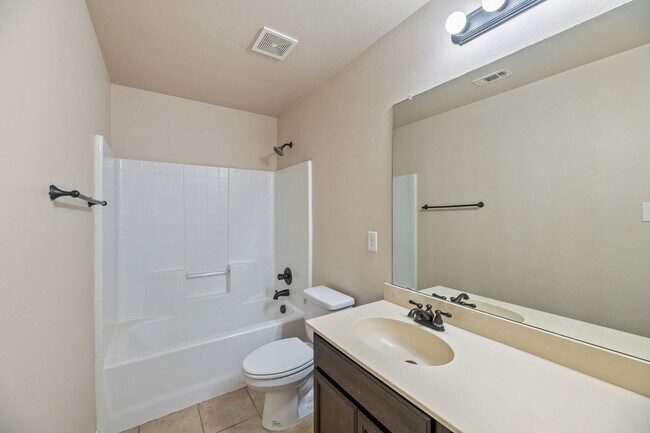 Building Photo - AVAILABLE NOW! Beautiful 3 Bedroom Duplex located in Lavon,Texas!