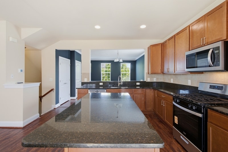 Building Photo - 300 Camillia Pl