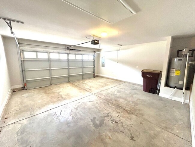 Building Photo - Beautiful 4 Bedroom 2 Bath Home! COMING SOON!