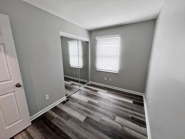 Building Photo - Three Bedroom Townhome in Covington!