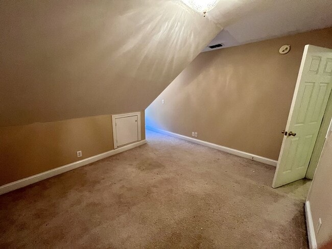 Building Photo - 3BR 2.5BA + Bonus Executive Townhome Near MTSU, FREE Lawn Care!