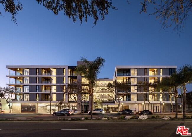 Building Photo - 9001 Santa Monica Blvd