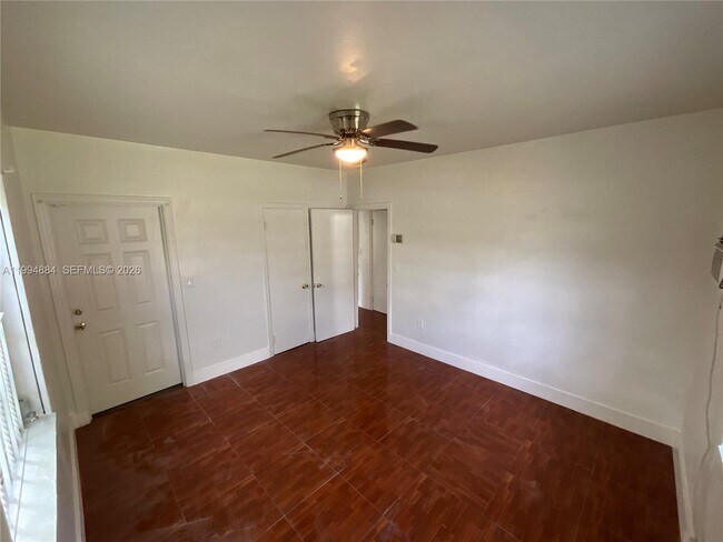 Building Photo - 661 NE 138th St