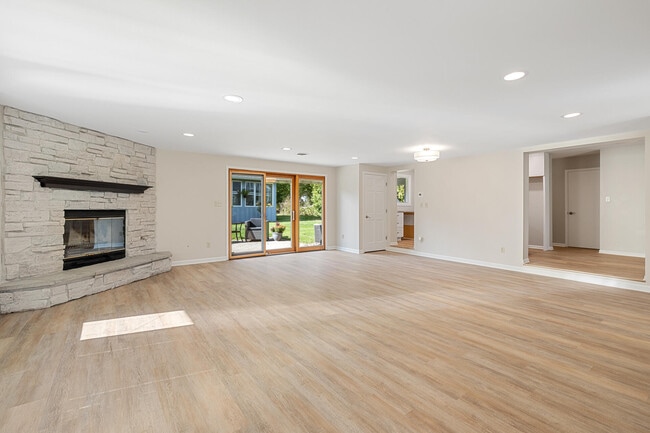 Building Photo - 4705 Highland Park Dr
