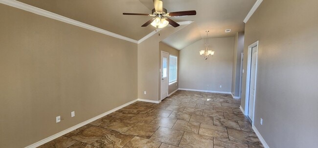 Building Photo - Beautiful 3 bed/2 bath Duplex off of Bunny...