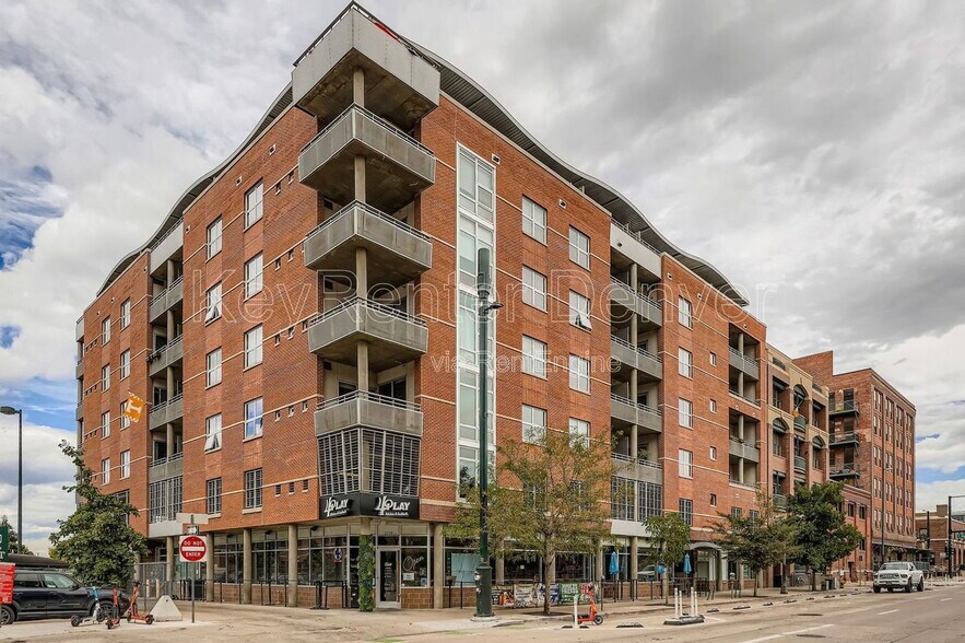 Building Photo - 2229 Blake St