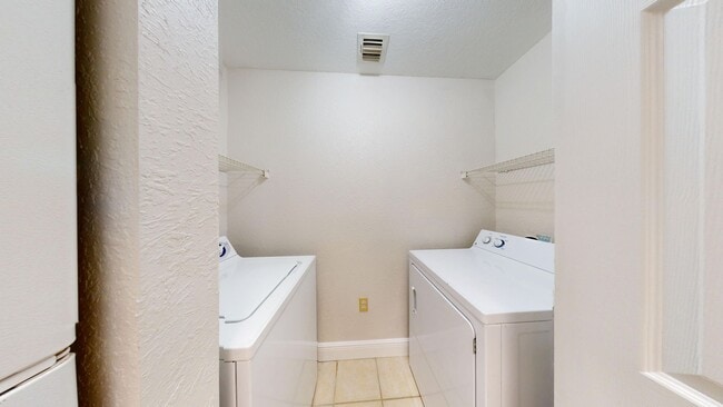 Building Photo - 2Bd /2Ba Condo with Stunning Lake Views!  ...