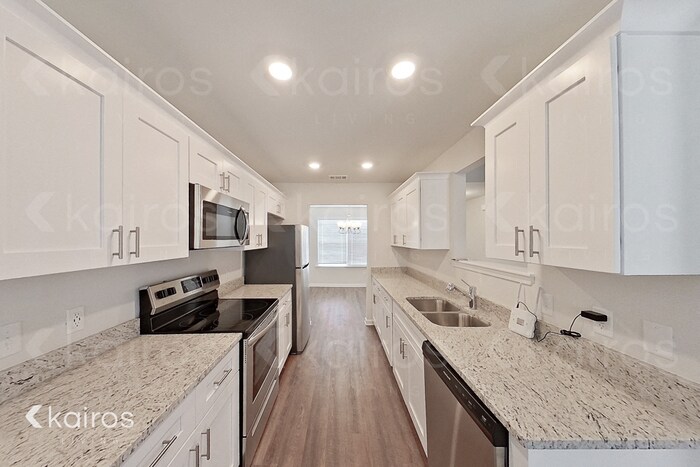 Building Photo - 202 Redwood Ct