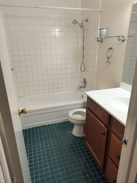 Building Photo - 2890 Carriage Dr