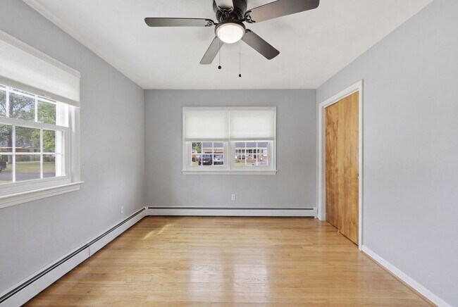 Building Photo - Stunning 4-Bedroom Waterfront Retreat with Modern Upgrades & Lake Living.