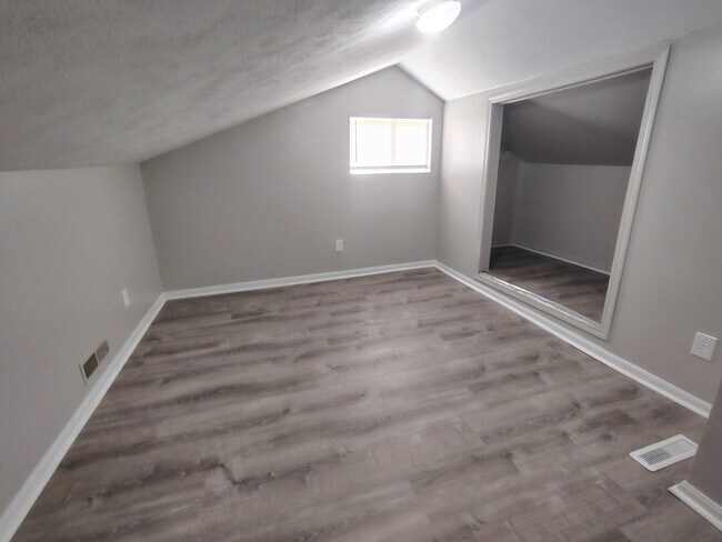 Building Photo - 804 Irving Ave