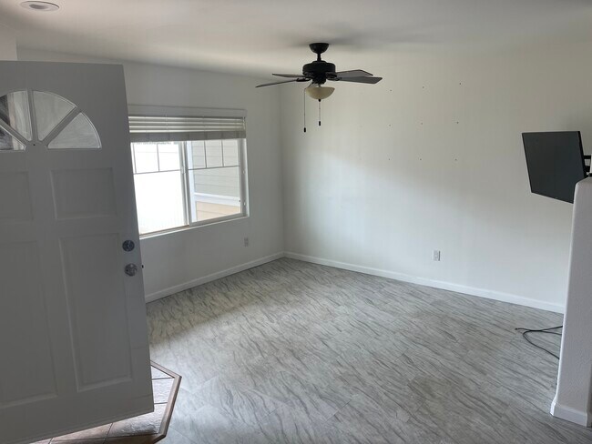 Living space, smart TV monitor included - 91-1031 Kaipalaoa St