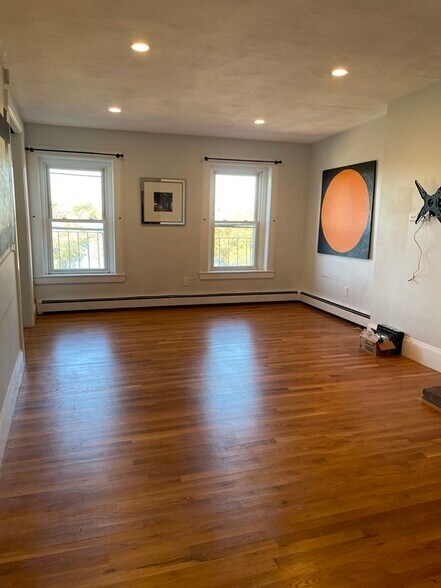 Building Photo - 463 Beacon St