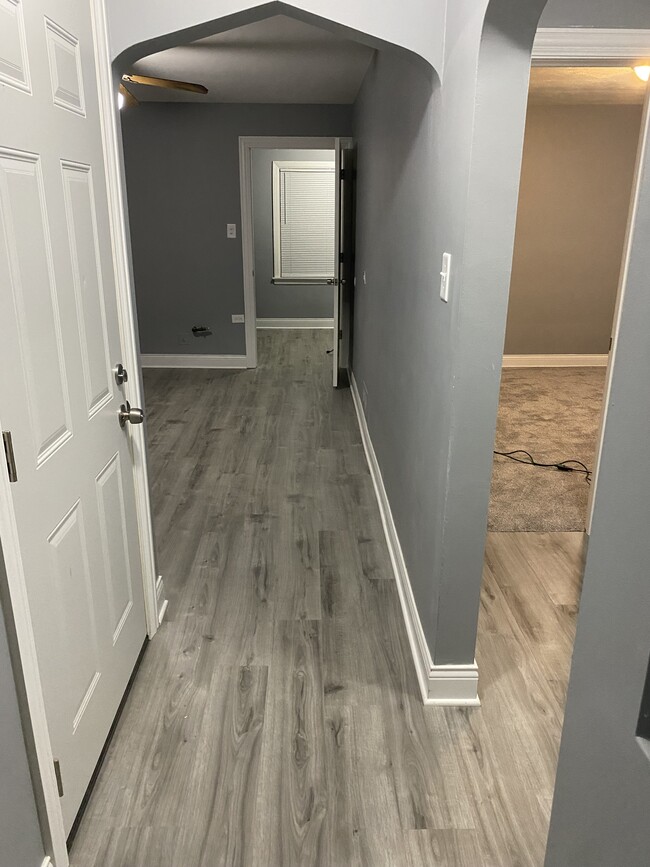 Main Entry hallway - 6401 S Talman Ave