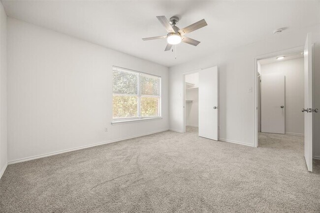 Building Photo - 1114 Thorn Creek Pl