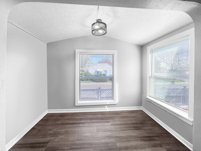 Building Photo - Spacious 6 Bedroom Home w/ Room for Everyone!