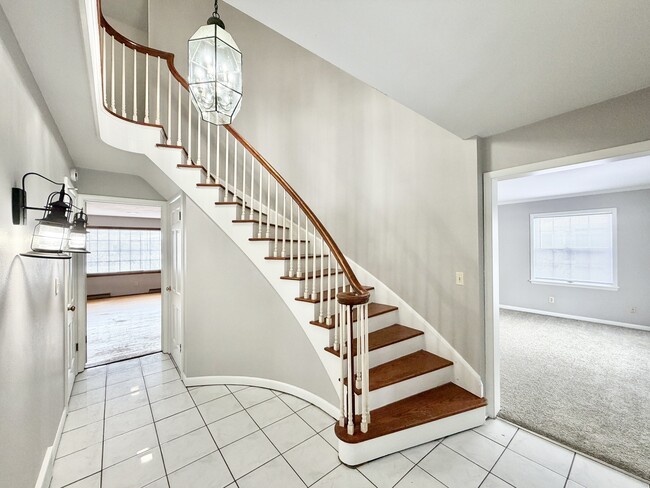 Building Photo - 2431 Blarney Stone Dr