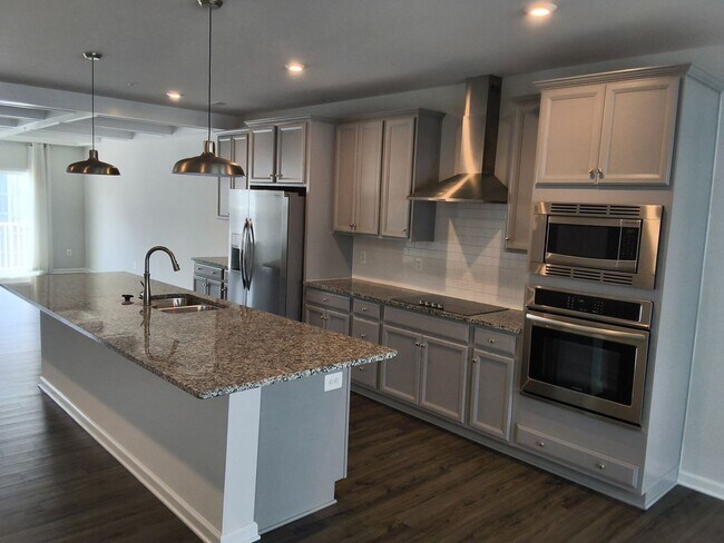 Building Photo - Modern 3 Bed 2.5 Bath Townhouse/Condo Near West End Henrico