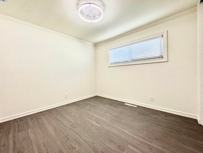 Building Photo - 15560 Calgary St