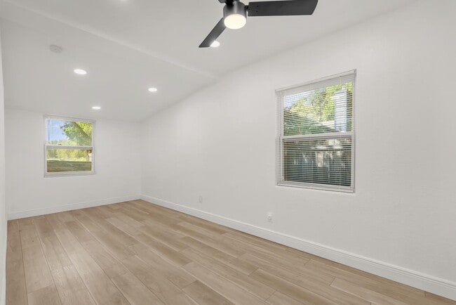 Building Photo - 1260 Seminola Blvd