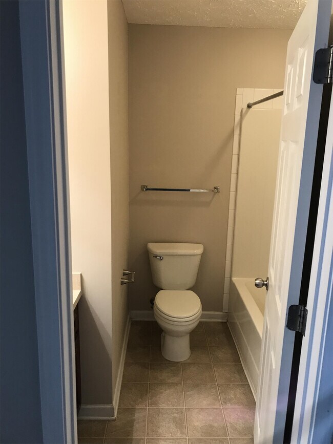 Building Photo - 25 Devonshire Dr