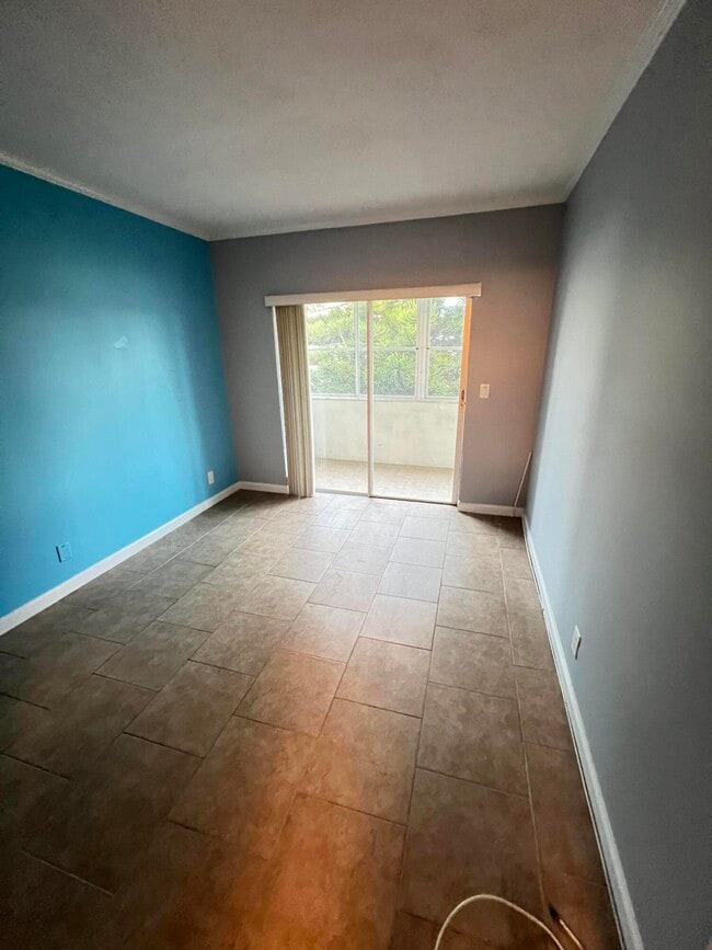 Building Photo - 133 Salisbury E