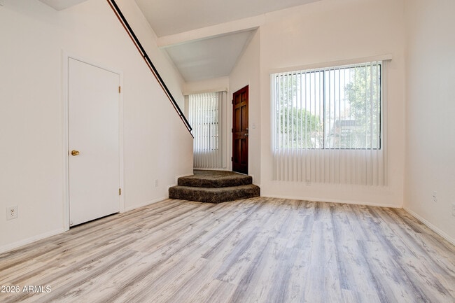 Building Photo - 2215 W Augusta Ave