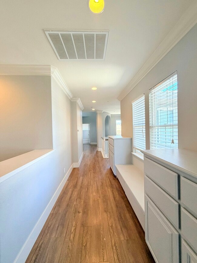 Building Photo - 850 Monterey Ct