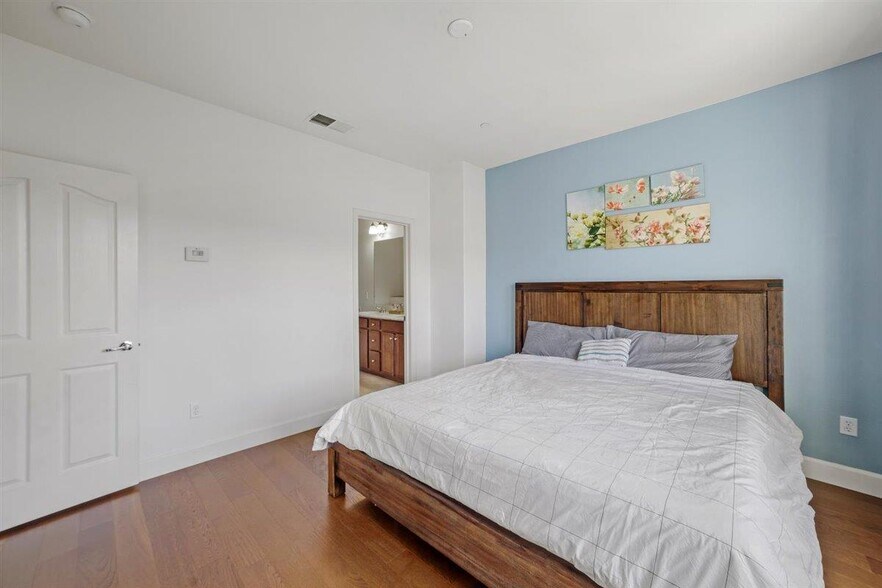 Building Photo - 353 Esfahan Ct